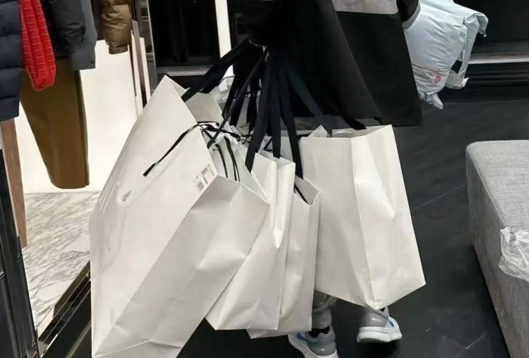 的“羽绒服贵族”成功截胡加拿大鹅不朽情缘平台登录网页中国男人捧红(图2) 的“羽绒服贵族”成功截胡加拿大鹅不朽情缘平台登录网页中国男人捧红(图2)