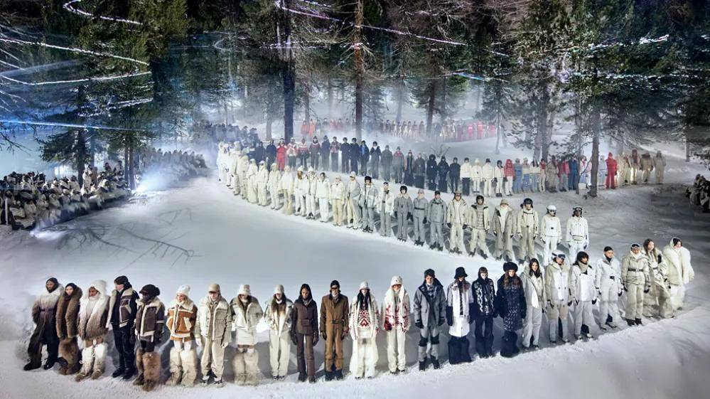 的“羽绒服贵族”成功截胡加拿大鹅不朽情缘平台登录网页中国男人捧红(图17) 的“羽绒服贵族”成功截胡加拿大鹅不朽情缘平台登录网页中国男人捧红(图17)