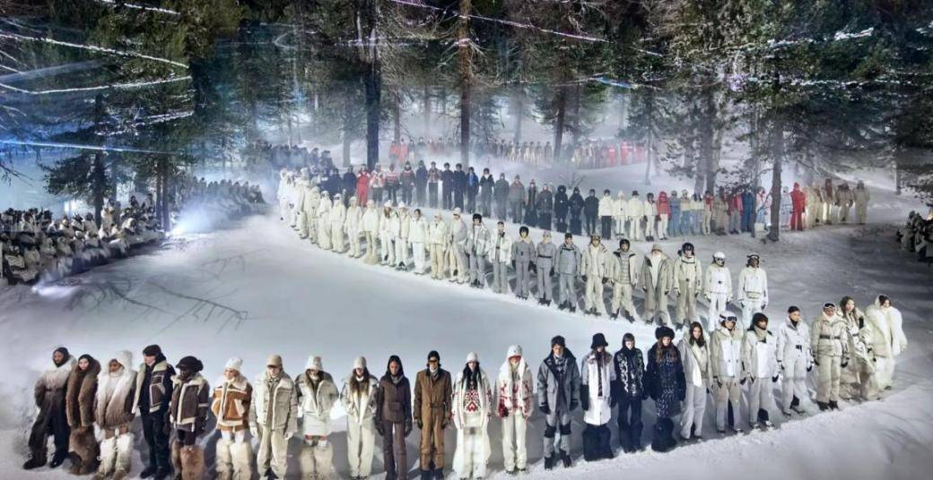 抢着买加拿大鹅卖不动它卖疯了不朽情缘2万元一件又土又贵还(图5)