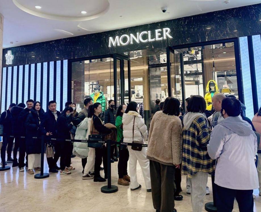 抢着买加拿大鹅卖不动它卖疯了不朽情缘2万元一件又土又贵还(图10)